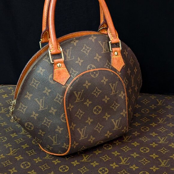 LOUIS VUITTON Ellipse PM Monogram Canvas Crossbody Shoulder Bag - Picture 15 of 15